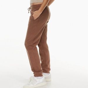 Aritzia Tna boyfriend sweatpants epicurean brown